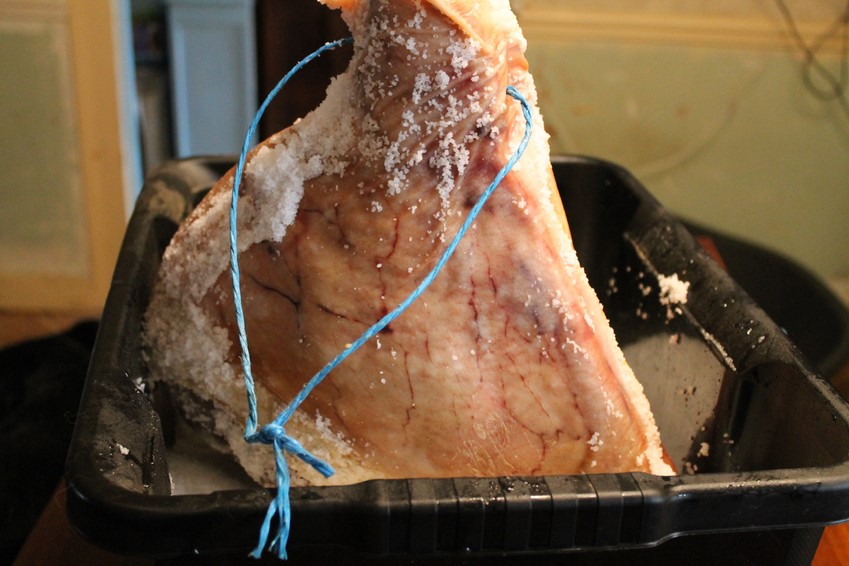 Préparation d'un jambon sec, uncoinpourvous.com